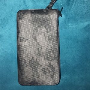 Lululemon camo wristlet